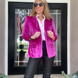 Avara Women's Fuchsia Velvet Blazer